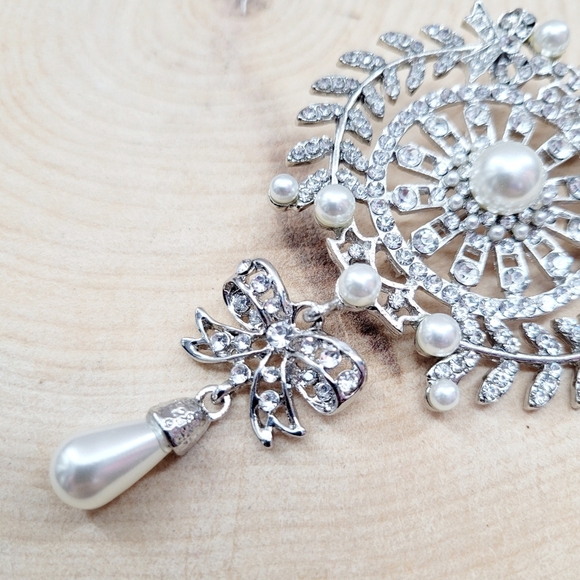 Brand New Premium Silver Tone Rhinestone Pearl Brooch Pin - Picture 4 of 7